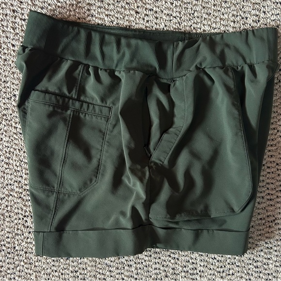 Zella Getaway Cargo Shorts in Army Green Sz M - Picture 5 of 7